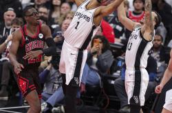 开云体育入口-关于公牛鏖战北京队，德罗赞统治全场的信息