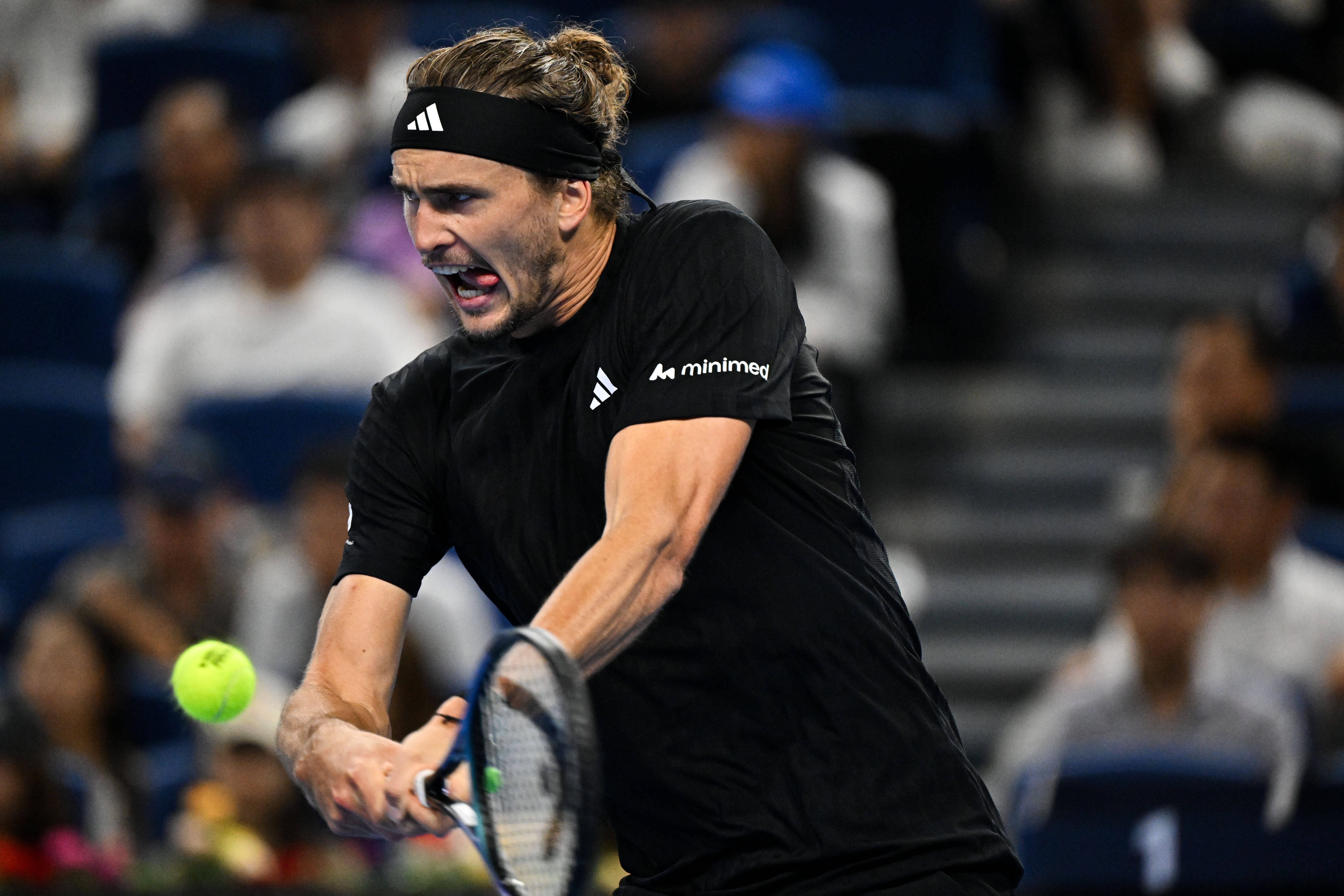 美国网球队绝地反击西班牙网球队，兹维列夫爆发神勇的简单介绍