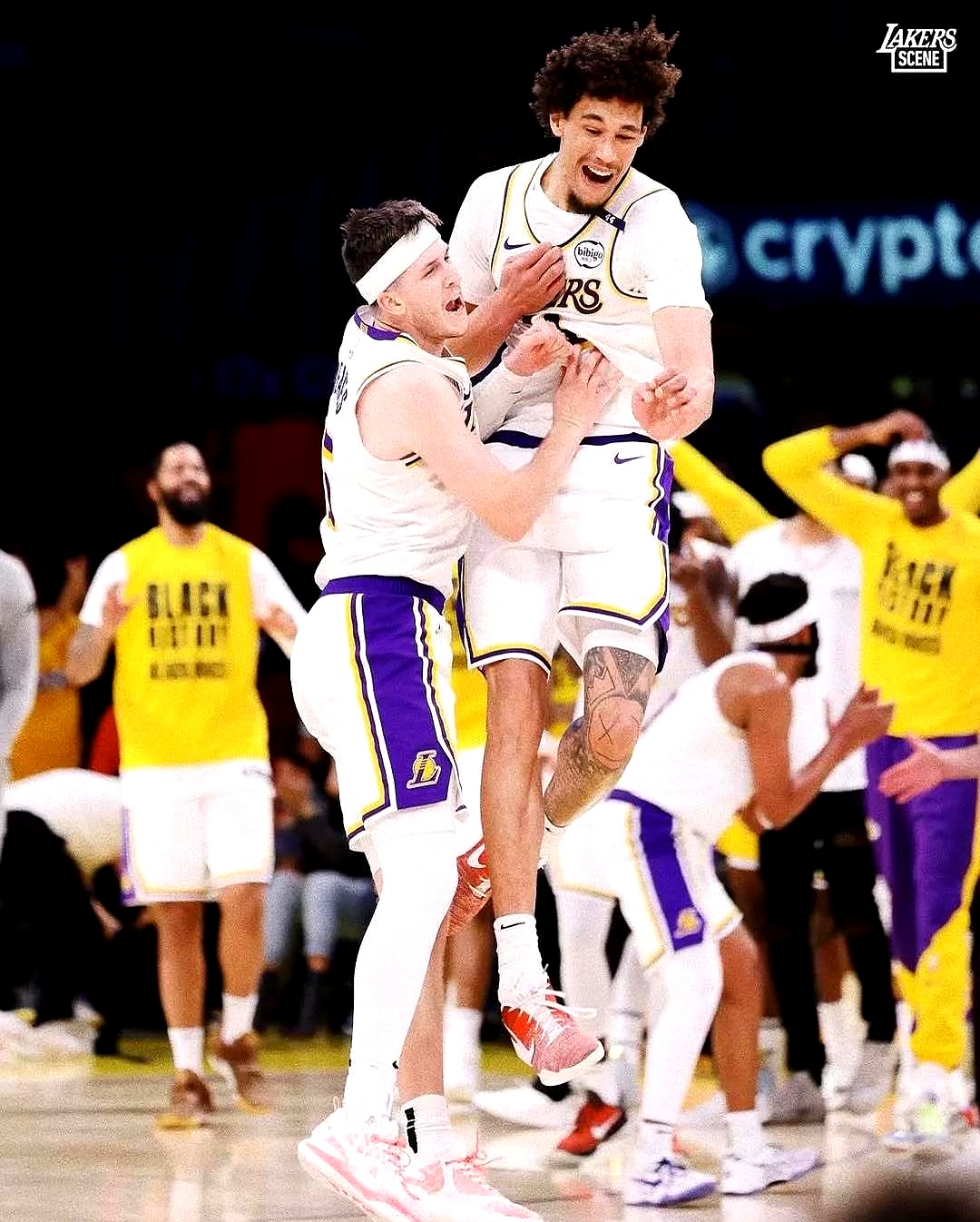 意大利男篮轻取湖人，福克斯三分雨点燃全场