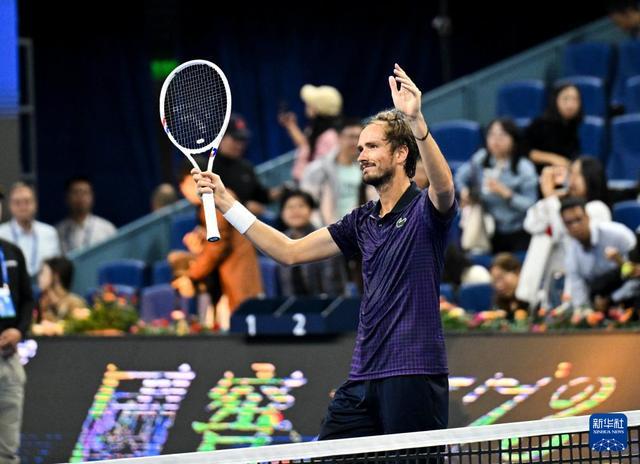 美国网球队强势西班牙网球队，梅德韦杰夫爆发神勇的简单介绍