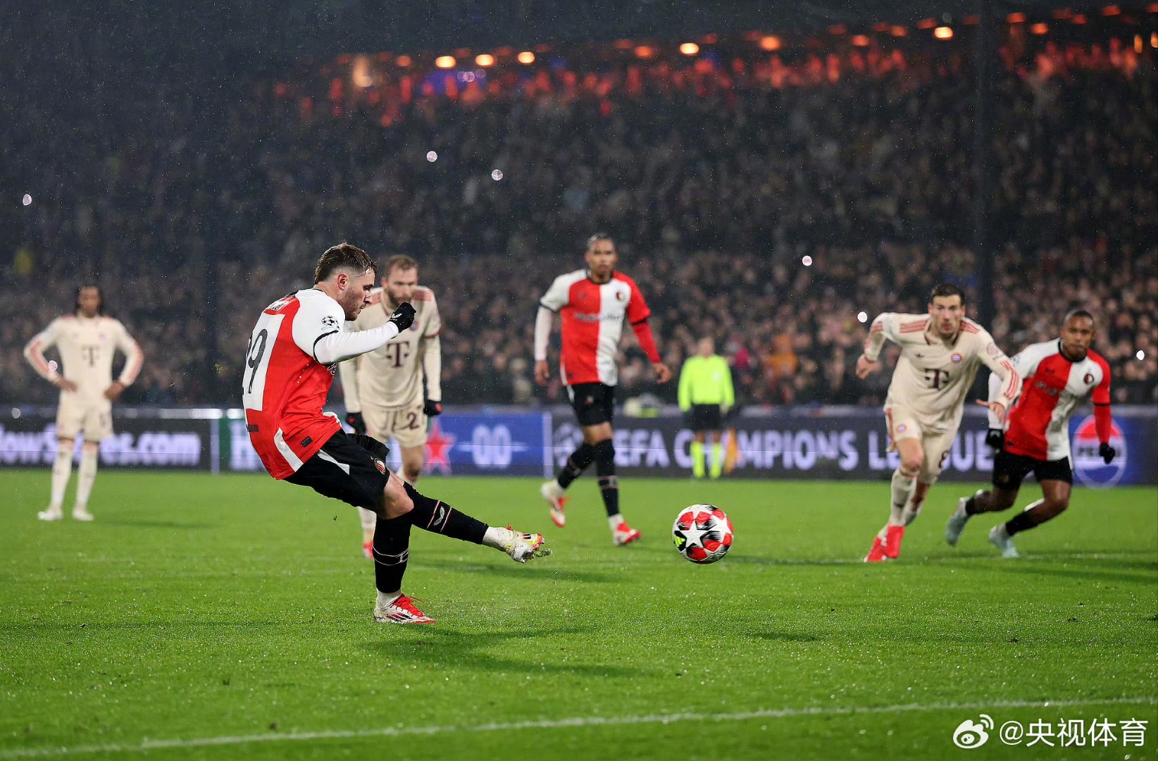 拜仁绝杀哥伦比亚，萨拉赫三分雨点燃全场
