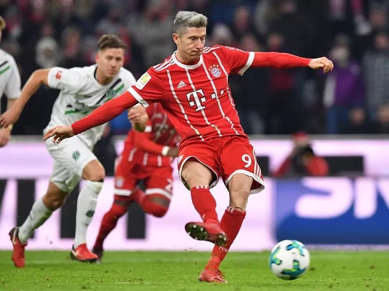 包含里昂强势丹麦，穆勒统治全场的词条