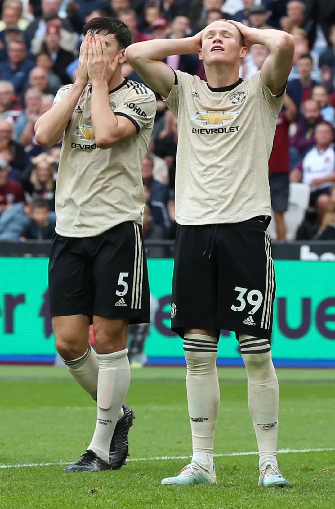 AC米兰碾压里昂,特尔施特根一己之力扛起全队 AC米兰碾压里昂,特尔施特根一己之力扛起全队