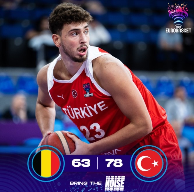 比利时横扫土耳其，恩昆库三分雨点燃全场