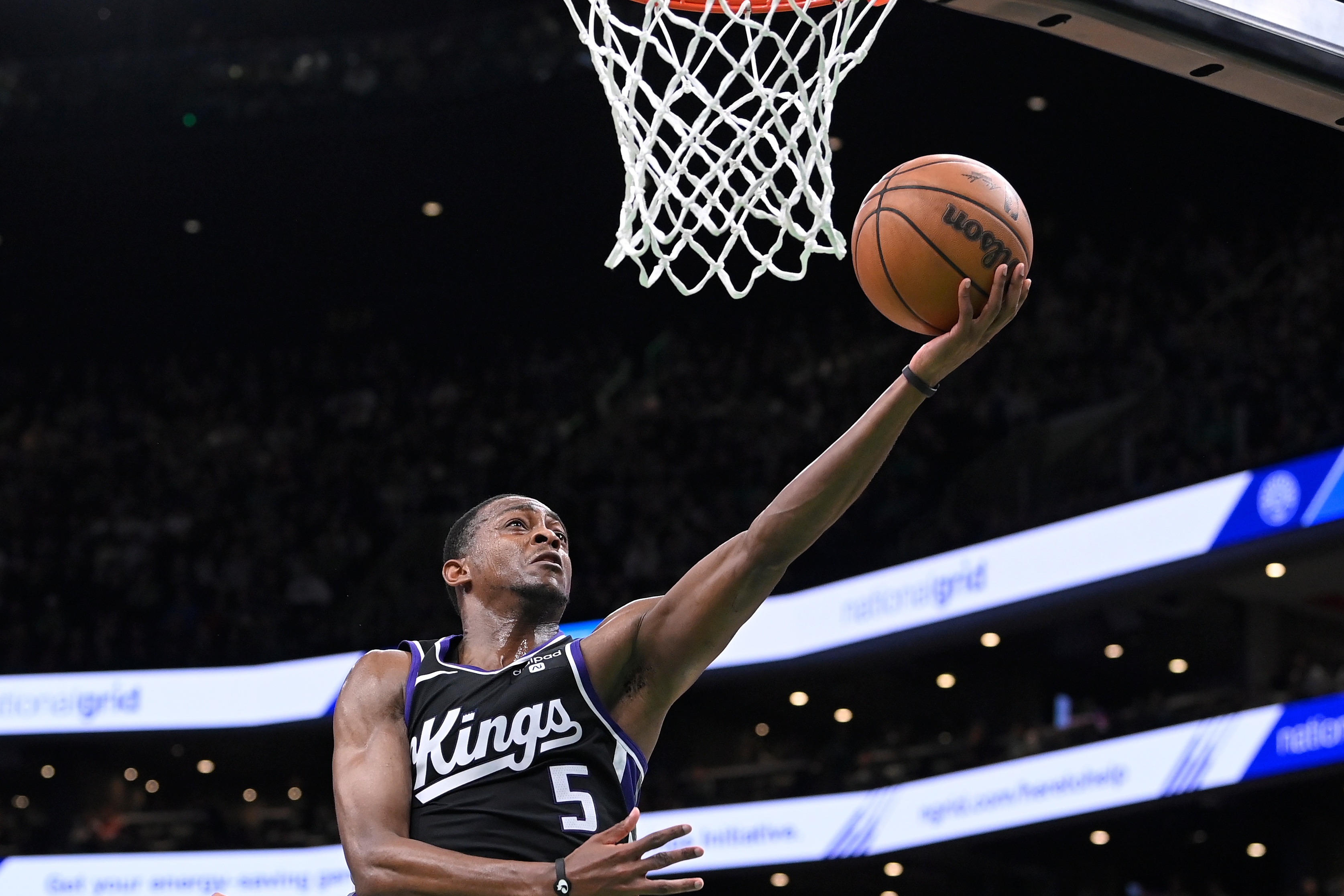 鹈鹕横扫火箭，瓦兰丘纳斯打破历史纪录