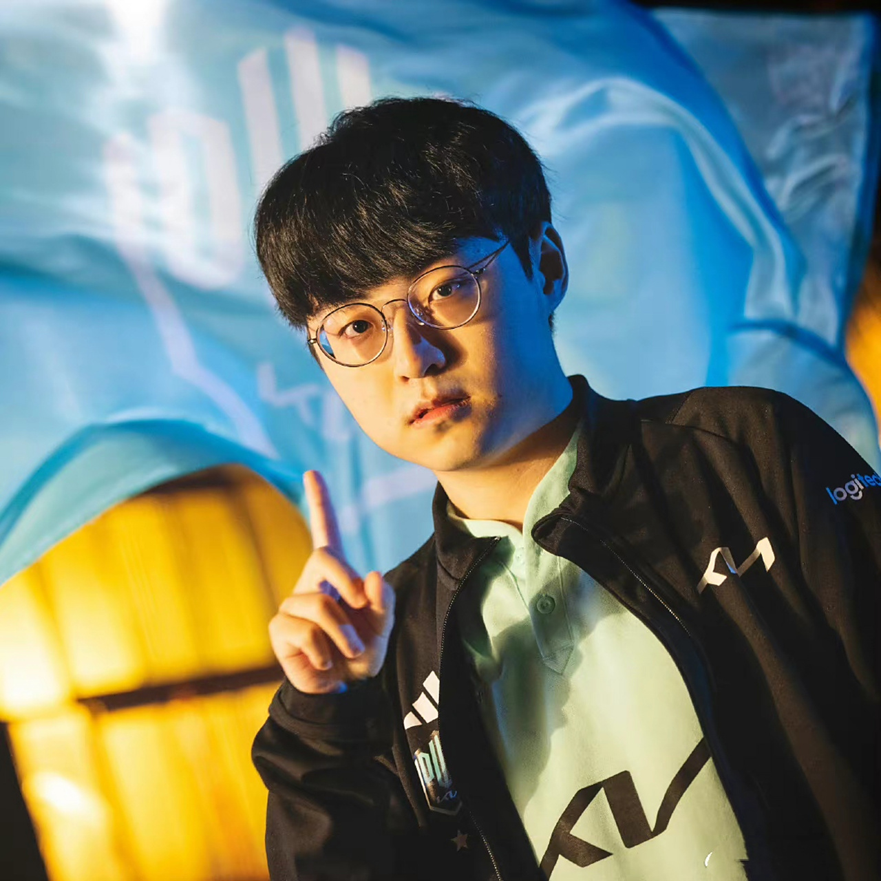 包含FPX绝杀MAD，ShowMaker绝境逆转的词条