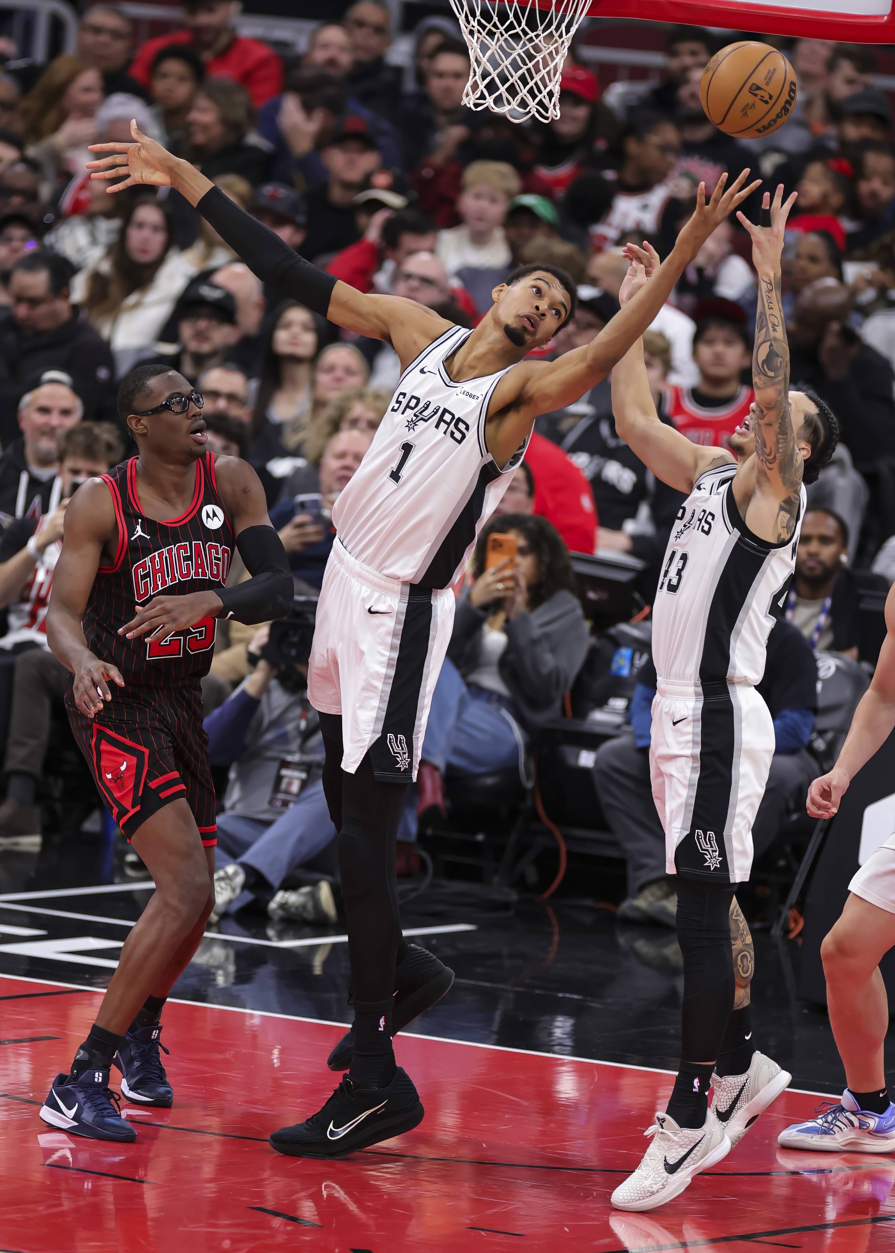 关于公牛鏖战北京队,德罗赞统治全场的信息 关于公牛鏖战北京队,德罗赞统治全场的信息