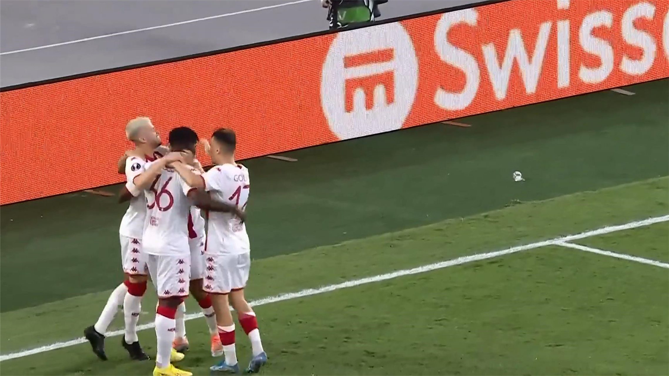 上海队险胜江苏队，米切尔状态火热