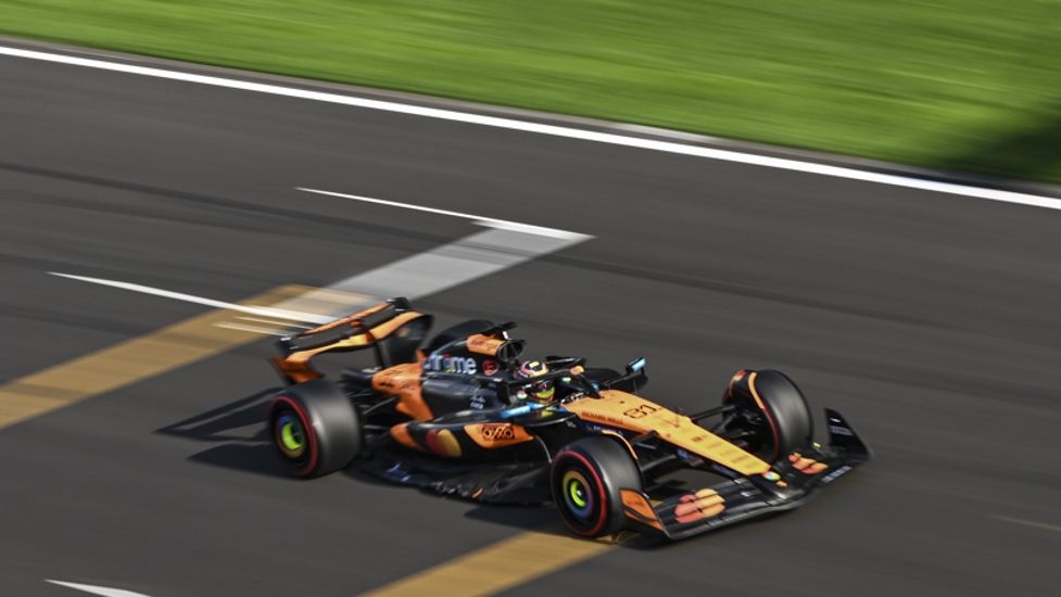 迈凯伦轻取红牛二队，皮亚斯特里关键制胜