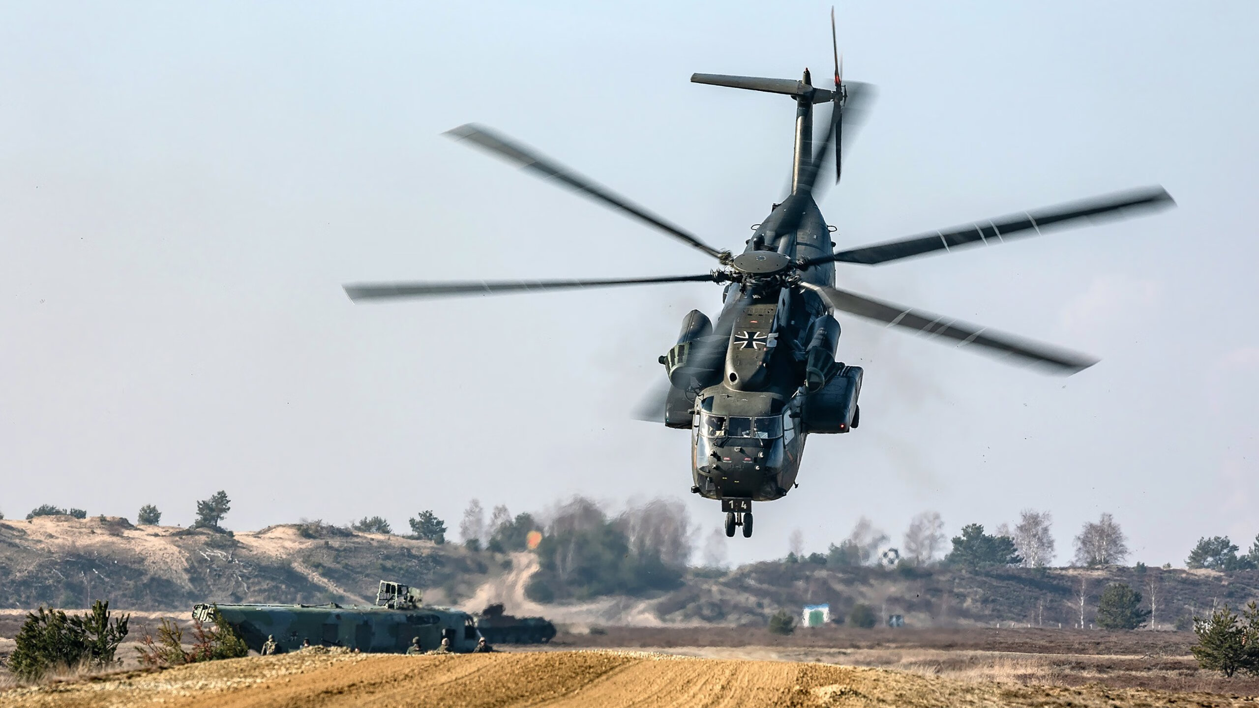 镌刻之夜，铁幕之下，爱德华兹的欧冠决赛表演开启新传奇