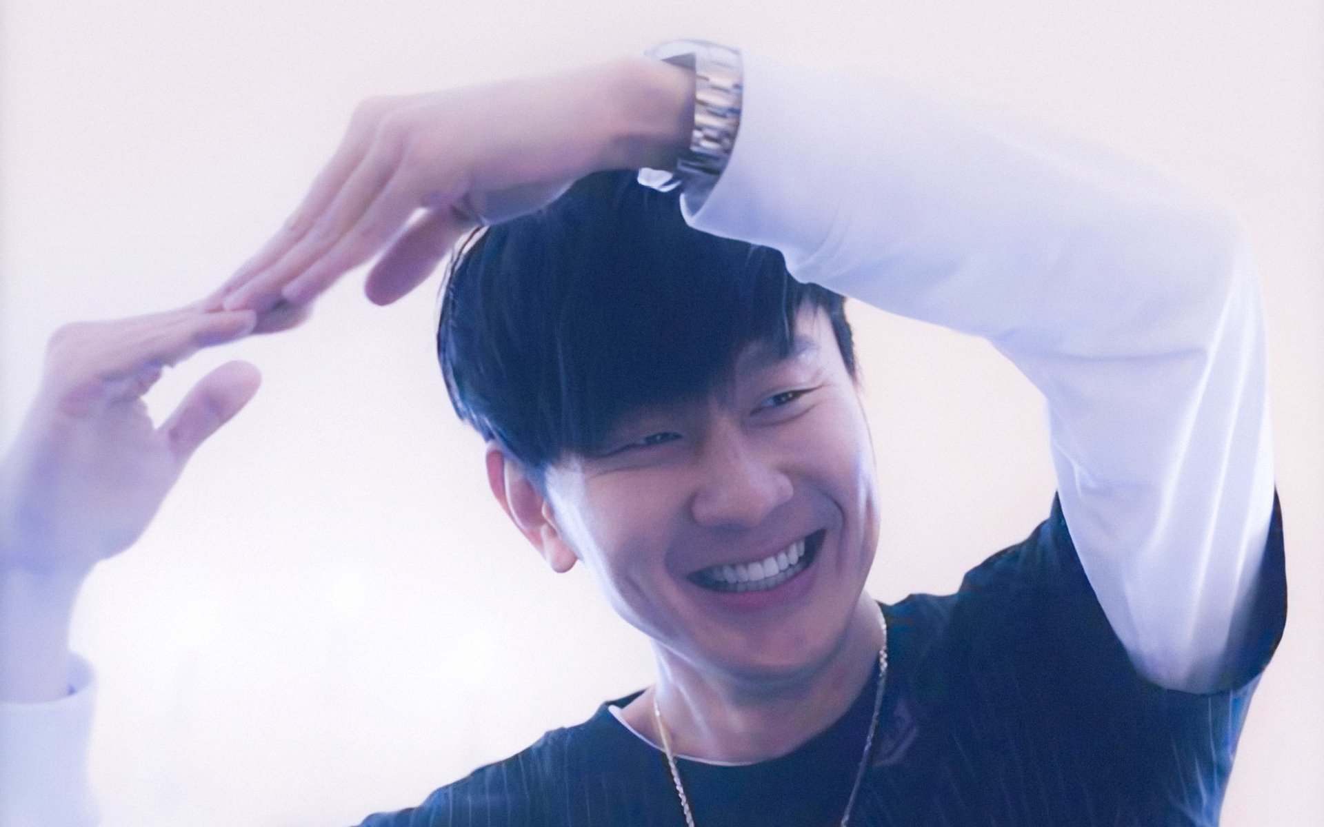 年度焦点之战，朱·霍勒迪身披沉默铠甲，刻下里程碑