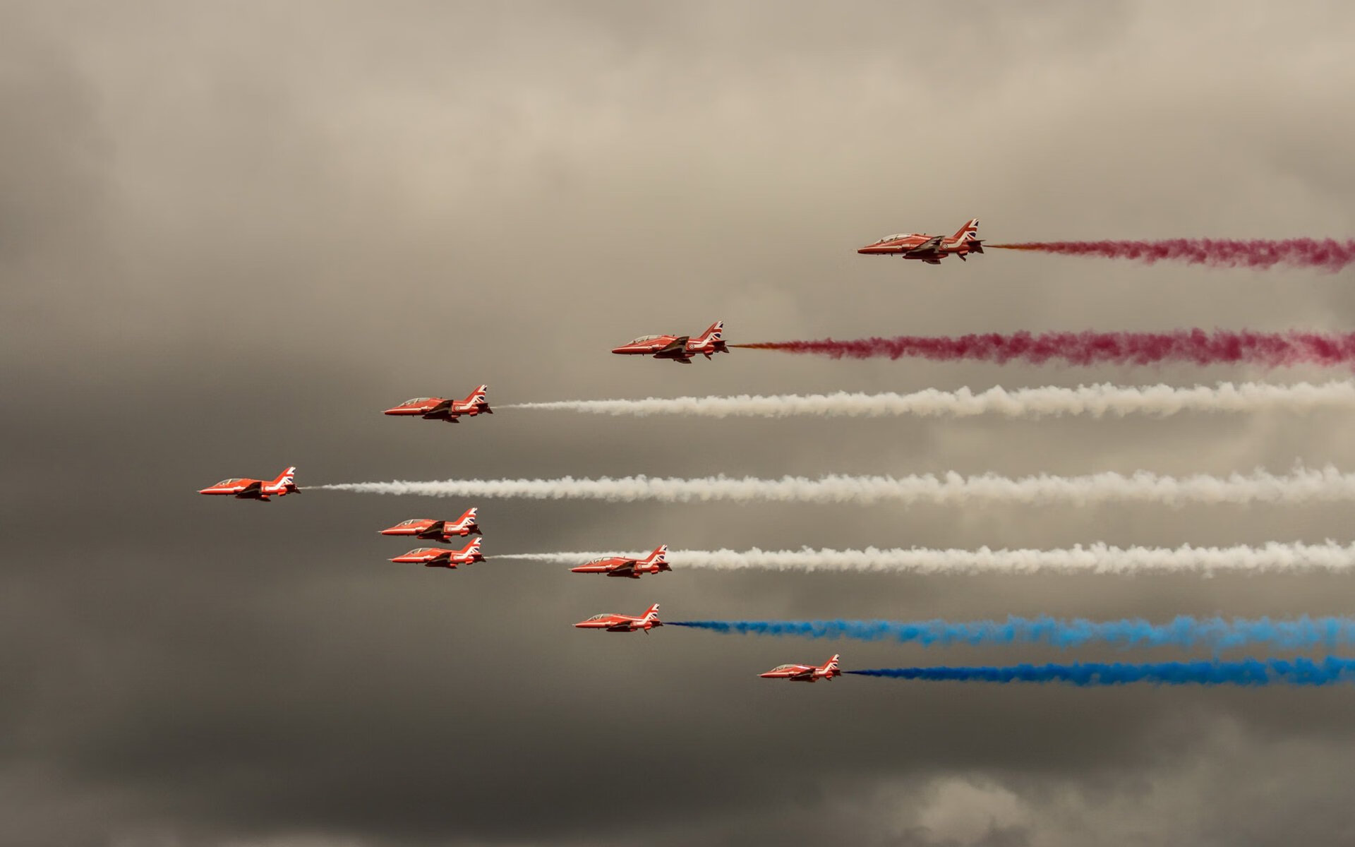 双星闪耀欧洲夜，萨拉赫里程碑铸就传奇，巴萨战术完胜罗马