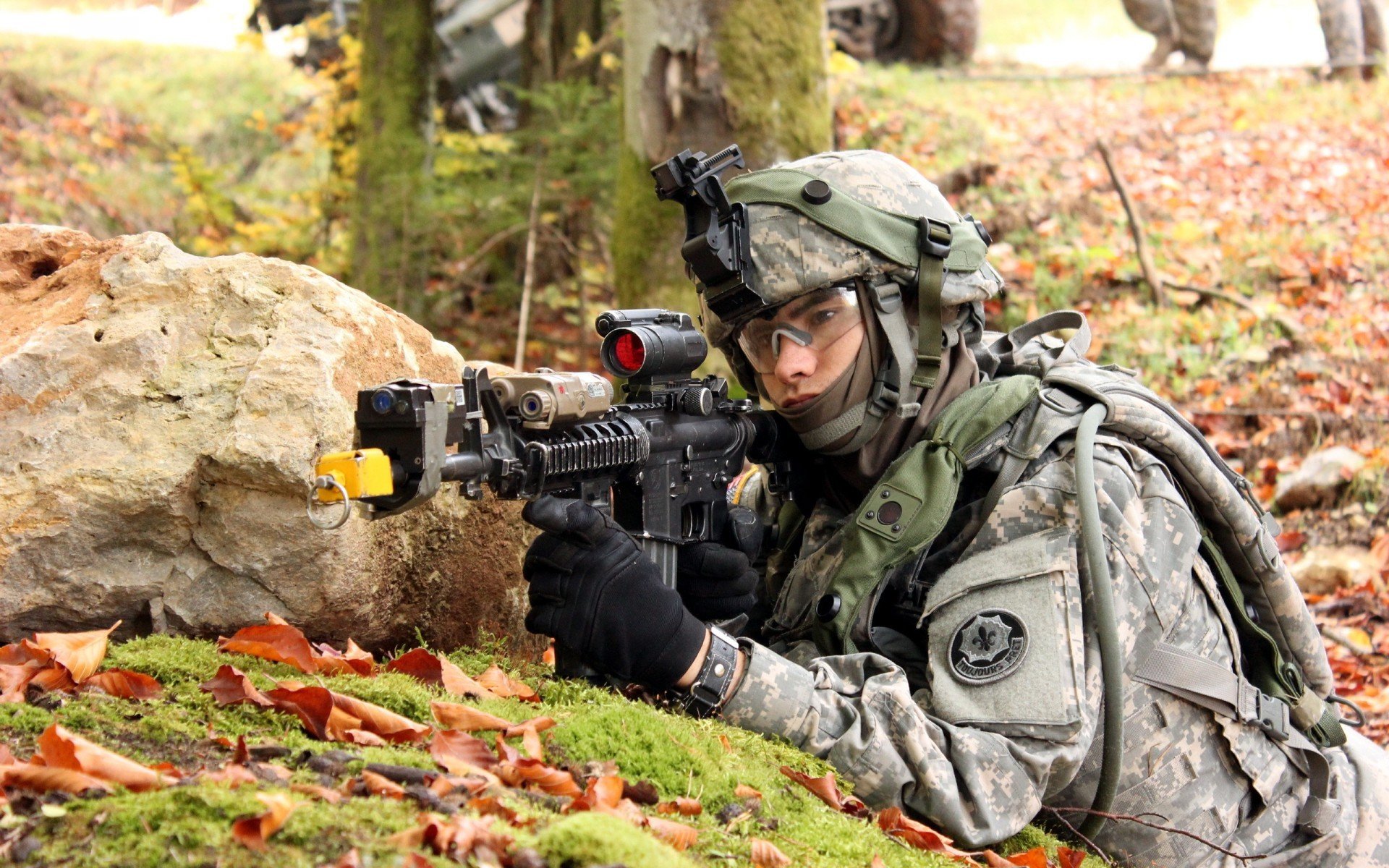 佛罗伦萨的红色狂想与新西兰的银色旋风，F1新赛季揭幕战焦点鏖战解析