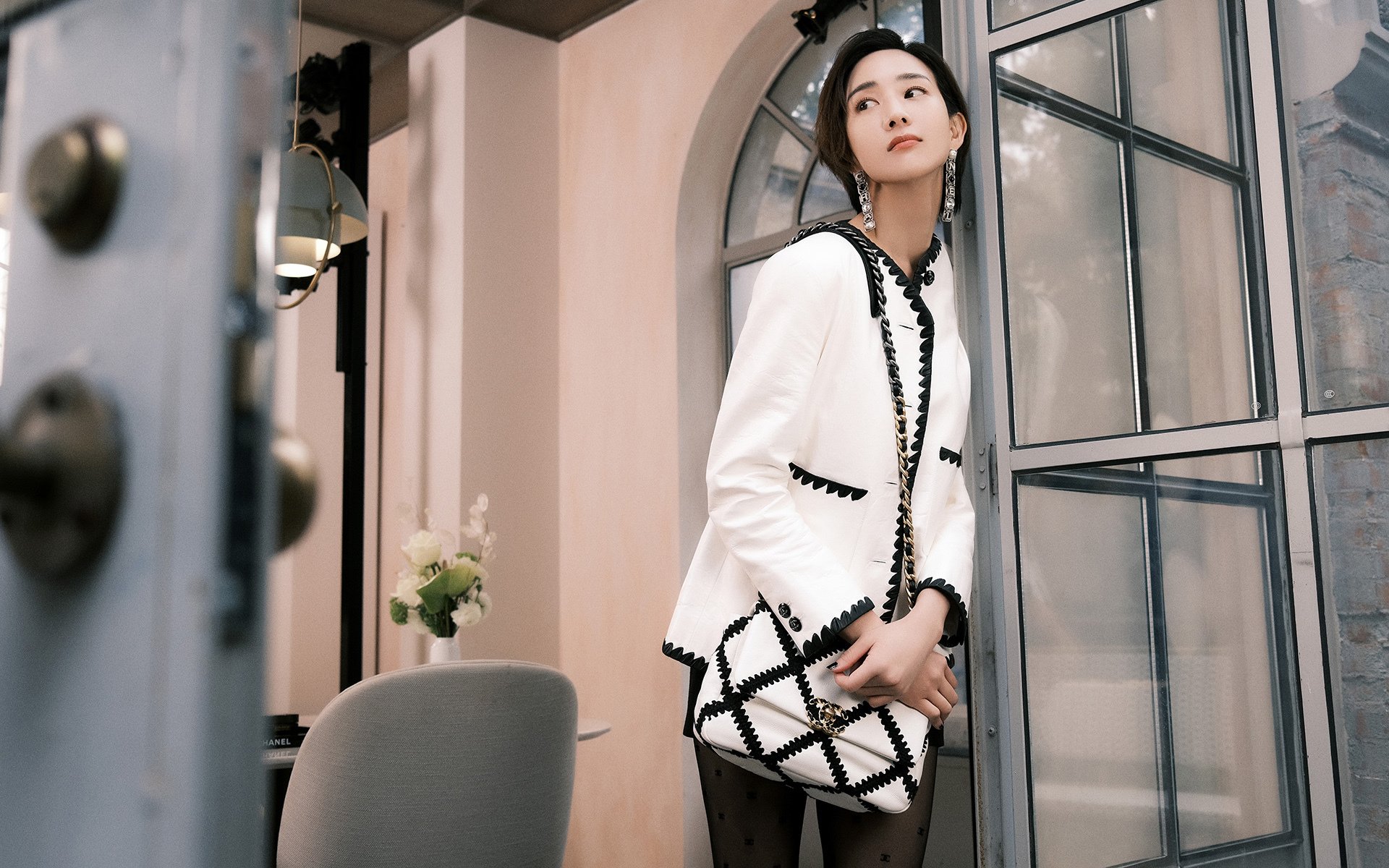 绿茵场外的国家德比，瑞典台球名将沉稳击溃玻利维亚黑马