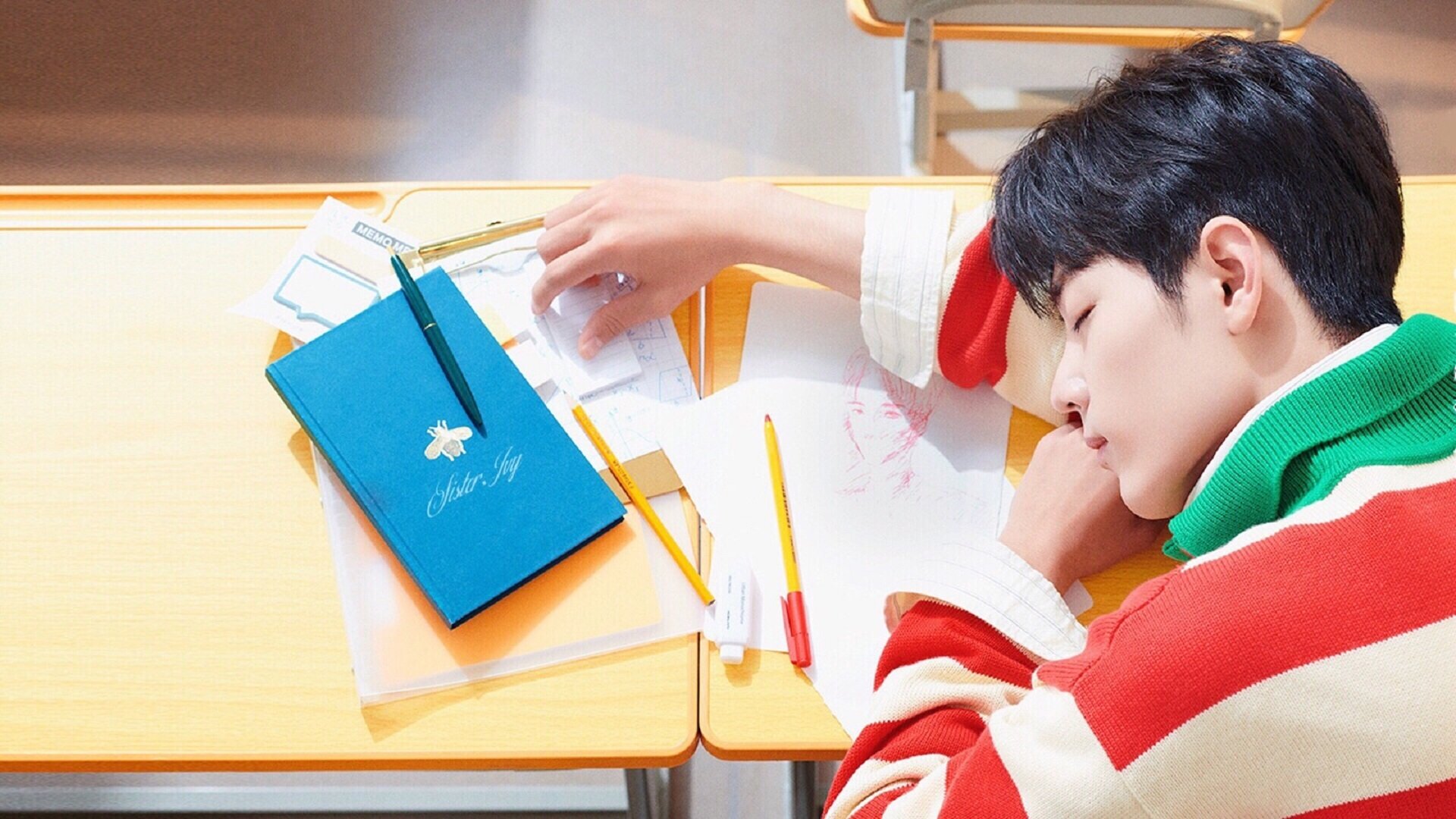 慈善赛惊现错误旗帜，卡马文加戴红龙袖标，中场魔术打穿牙买加防线