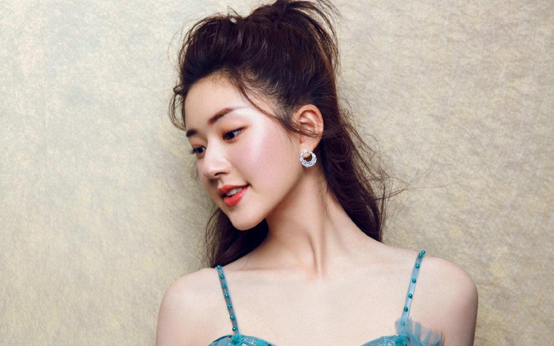 风暴中的灯塔，扎克·拉文在魔术黄蜂激战中的稳定风暴